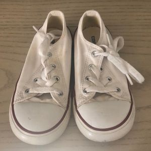 Converse tennis shoes